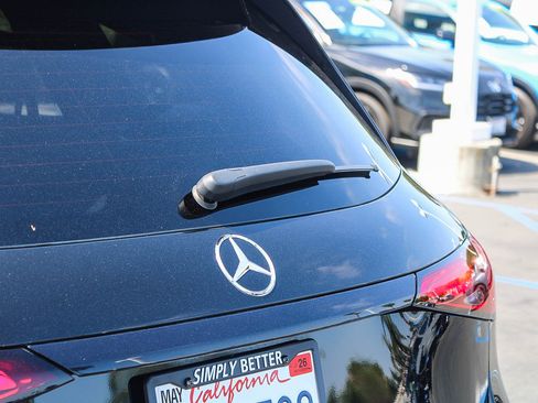 Used 2025 Mercedes-Benz GLC 300 image 11