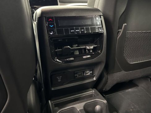 New 2025 Jeep Grand Cherokee L Limited w/ Black Appearance Package image 15