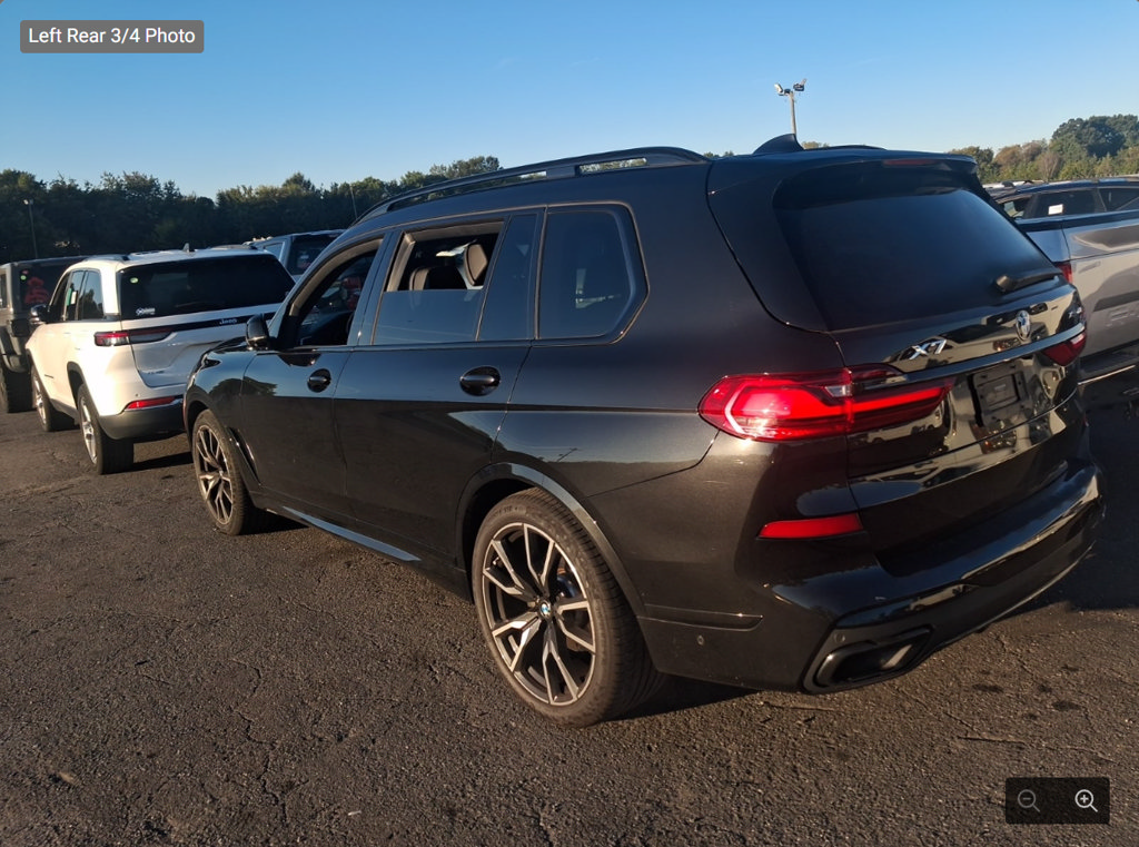 Used 2022 BMW X7 xDrive40i w/ M Sport Package AWD/4WD image 2