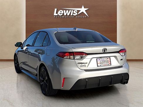 Used 2024 Toyota Corolla SE image 4