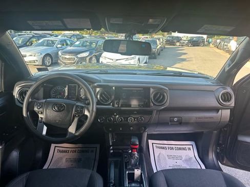 Used 2017 Toyota Tacoma TRD Off-Road w/ Tow Package AWD/4WD image 19