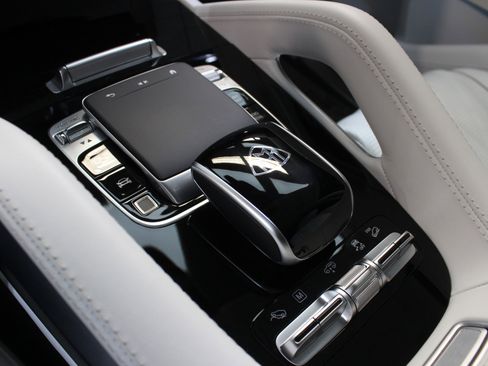 Used 2025 Mercedes-Benz Maybach GLS 600 4MATIC image 89