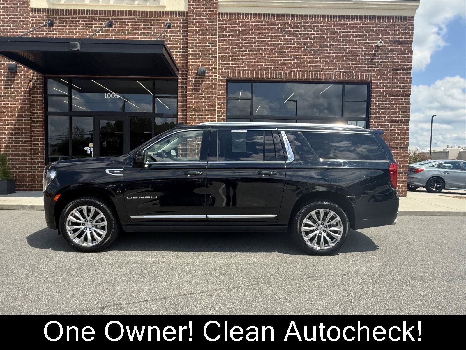 Used 2023 GMC Yukon XL Denali w/ Denali Reserve Package AWD/4WD image 3