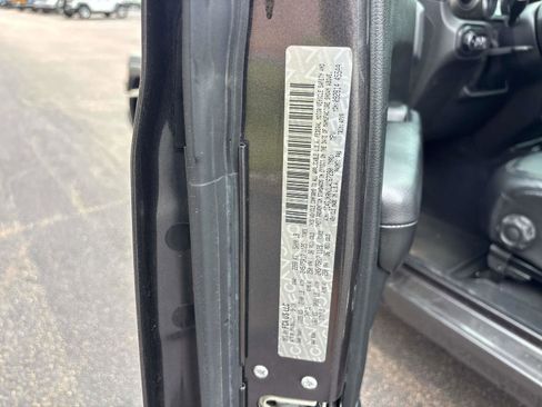 Used 2020 Jeep Wrangler Sport AWD/4WD image 32
