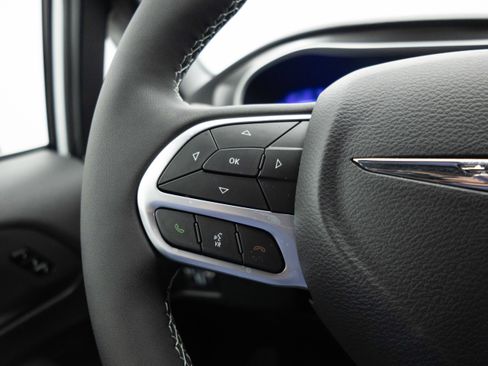 New 2026 Chrysler Pacifica Select FWD image 32