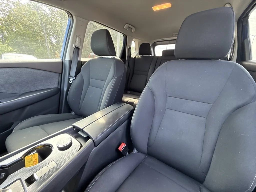 Used 2023 Nissan Rogue S AWD/4WD image 8