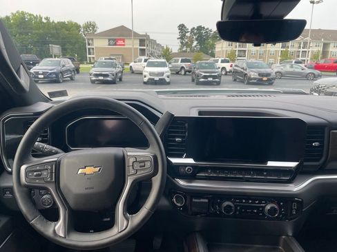 Used 2026 Chevrolet Silverado 2500 High Country w/ High Country Premium Package AWD/4WD image 9
