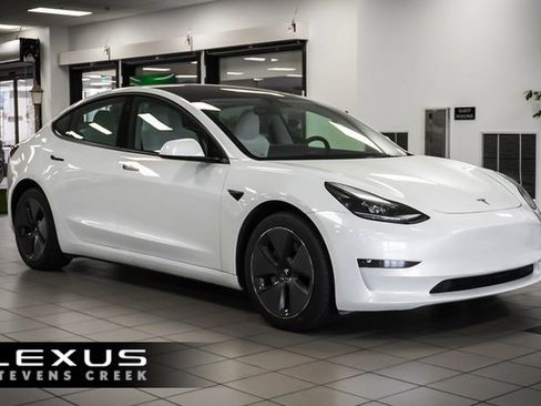 Used 2023 Tesla Model 3 Standard Range image 1
