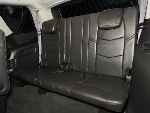 Used 2015 Cadillac Escalade Premium image 18