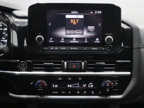 Used 2024 Nissan Pathfinder SV image 32