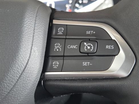 Used 2025 Jeep Compass Limited AWD/4WD image 9