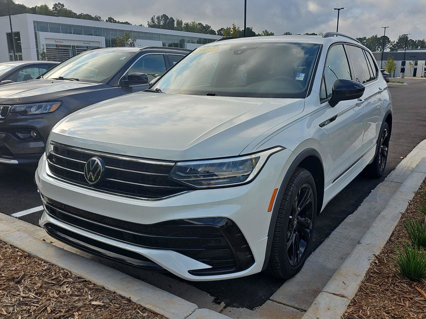 Certified 2023 Volkswagen Tiguan SE R-Line FWD image 2