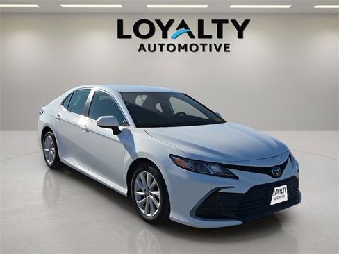 Used 2023 Toyota Camry LE image 7