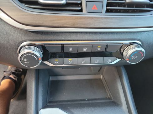 Used 2025 Nissan Altima 2.5 SV FWD image 17