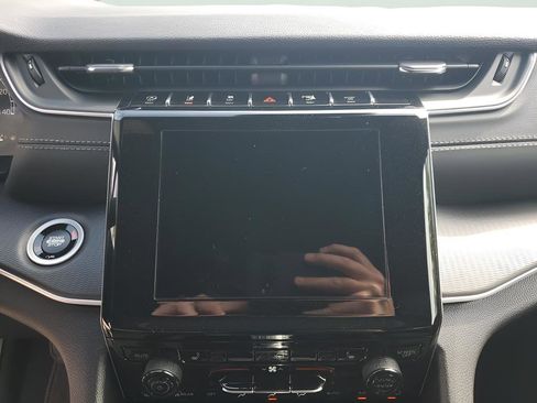 New 2025 Jeep Grand Cherokee Altitude image 38