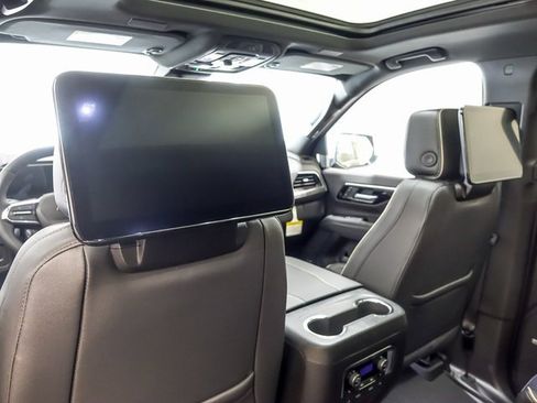 New 2026 Chevrolet Suburban Premier image 12