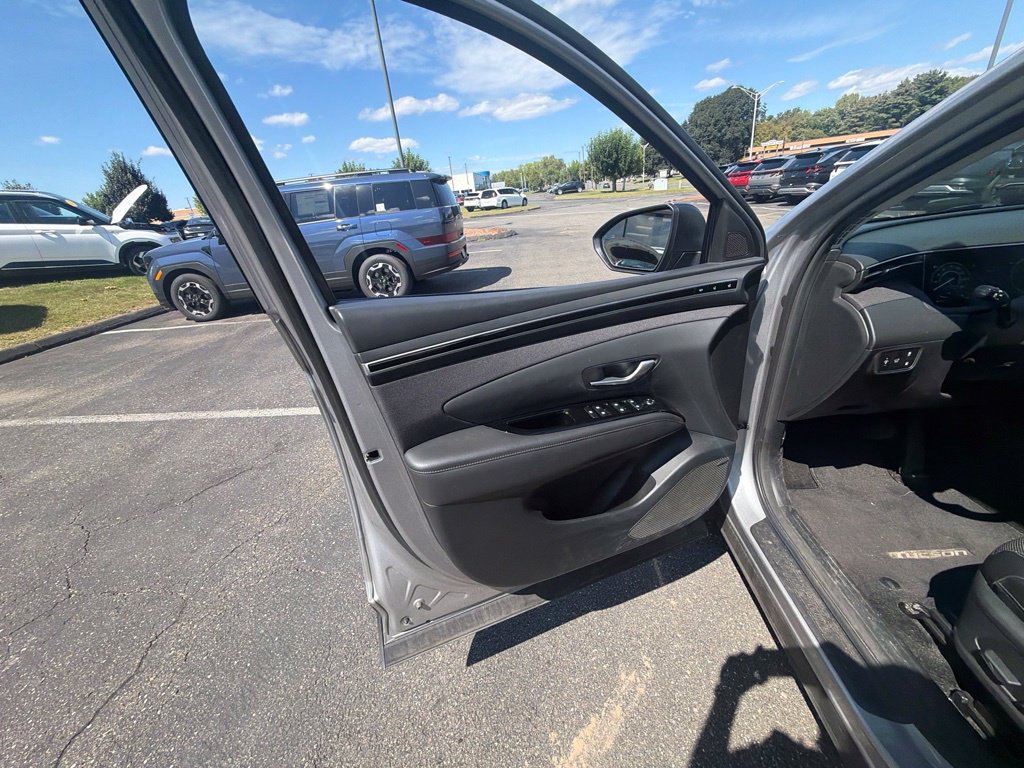 Certified 2023 Hyundai Tucson Limited AWD/4WD image 12