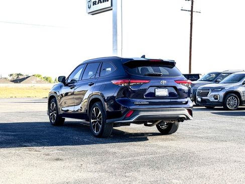 Used 2021 Toyota Highlander XSE FWD image 12