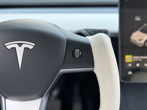 Used 2021 Tesla Model Y Long Range image 44