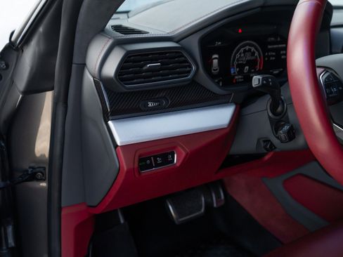 Used 2021 Lamborghini Urus image 19