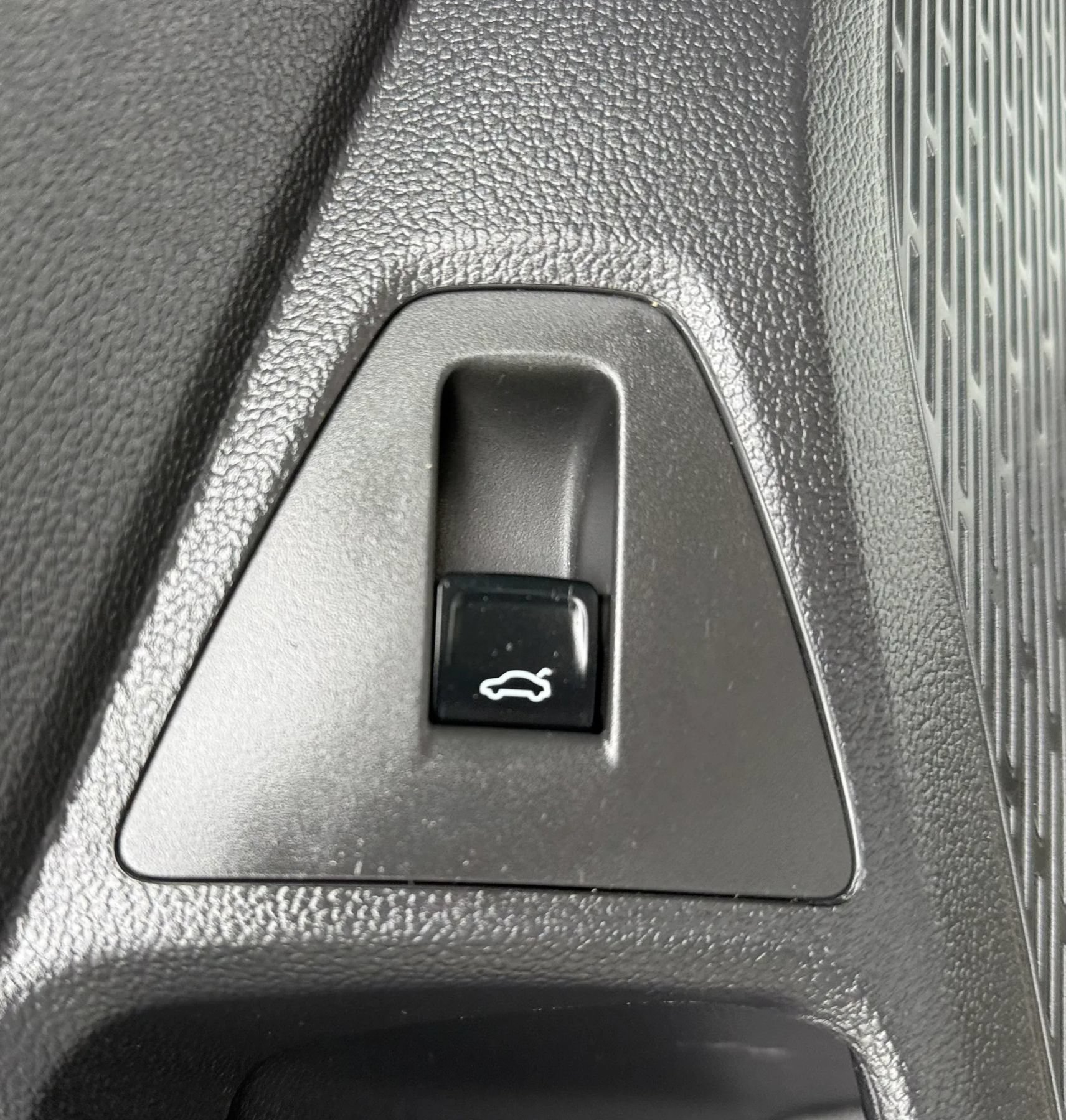 Used 2019 Volkswagen Jetta SEL FWD image 27