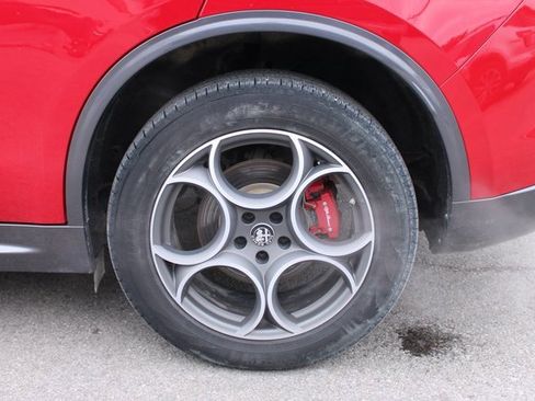 Used 2024 Alfa Romeo Stelvio Ti image 38