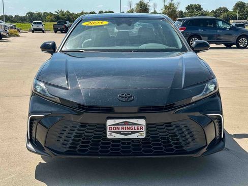 Used 2025 Toyota Camry SE w/ Convenience Package FWD image 8