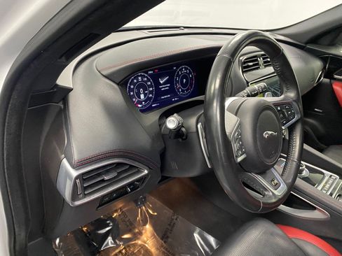Used 2020 Jaguar F-PACE S image 32