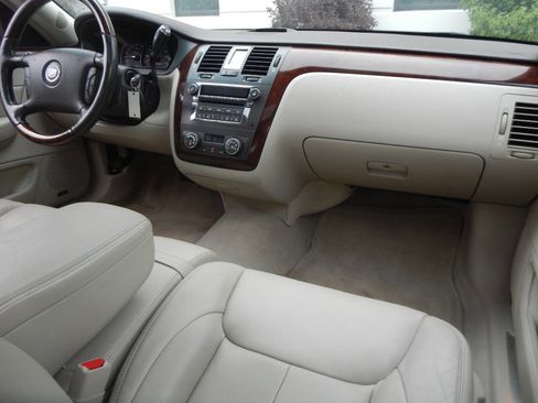 Used 2007 Cadillac DTS Luxury II FWD image 36