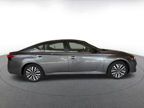 Used 2025 Nissan Altima 2.5 SV FWD image 16