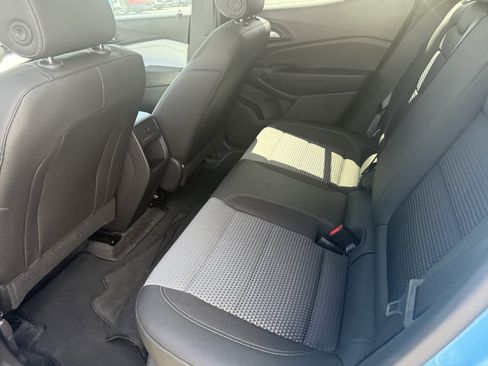 Used 2025 Chevrolet Trax LT FWD image 23