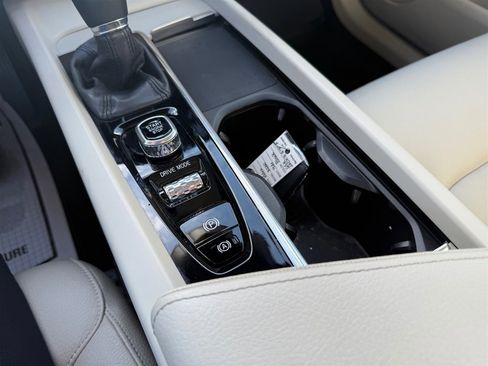 Used 2021 Volvo XC60 T5 Momentum w/ Advanced Package image 23