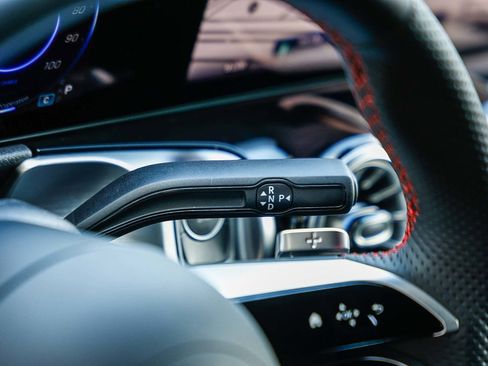 Used 2024 Mercedes-Benz EQB 300 4MATIC image 19