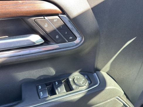 Used 2025 GMC Sierra 1500 SLT image 12