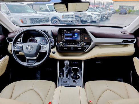 Used 2022 Toyota Highlander XLE image 34