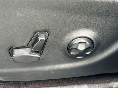 Used 2019 Jeep Cherokee Trailhawk w/ Cold Weather Group image 18