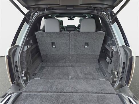 Used 2024 Land Rover Range Rover Long Wheelbase Autobiography image 13