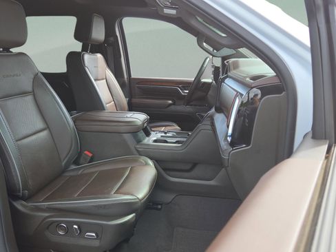 Used 2024 GMC Sierra 3500 Denali w/ Denali Reserve Package image 19