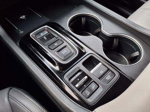 Used 2023 Honda Pilot Touring image 12