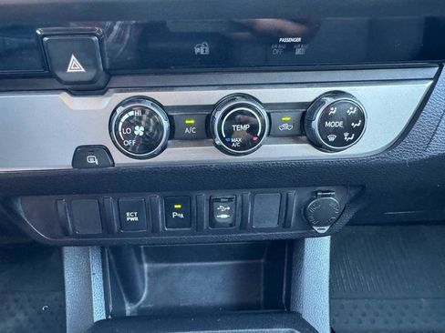 Used 2017 Toyota Tacoma SR5 w/ Tow Package RWD image 20
