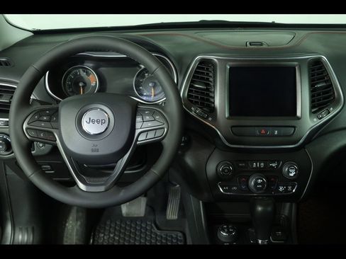 Used 2022 Jeep Cherokee Trailhawk w/ Premium Leather Package image 13