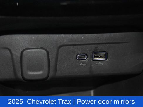 Used 2025 Chevrolet Trax LT image 18