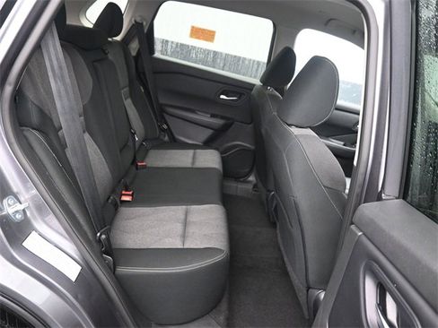 Used 2024 Nissan Rogue SV image 8