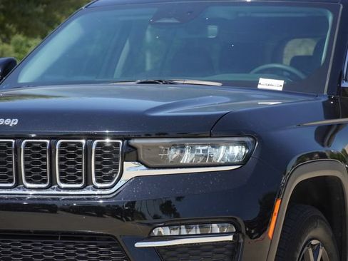 Certified 2024 Jeep Grand Cherokee Limited RWD image 4