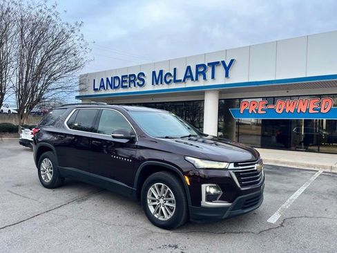 Used 2022 Chevrolet Traverse LT image 1