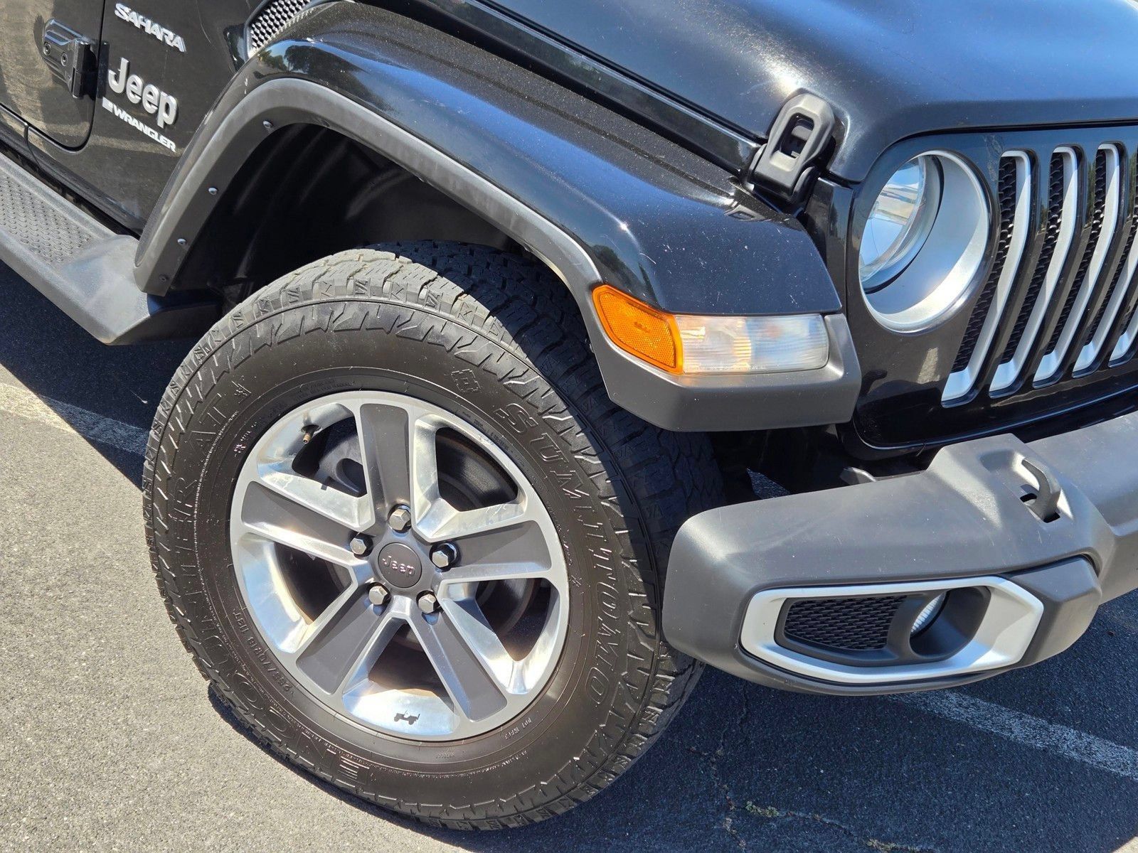 Used 2023 Jeep Wrangler Unlimited Sahara w/ Cold Weather Group AWD/4WD image 10
