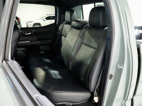 Used 2022 Toyota Tacoma TRD Off-Road w/ TRD Premium Off Road Package image 29