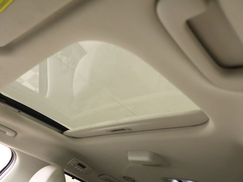 Used 2025 Kia Carnival SX FWD image 16