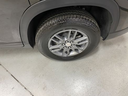 Used 2025 GMC Acadia Elevation image 12