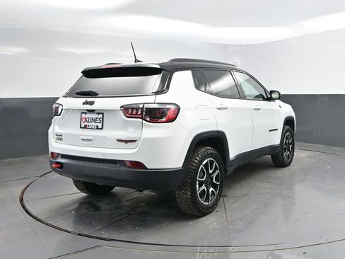 Used 2025 Jeep Compass Trailhawk AWD/4WD image 9